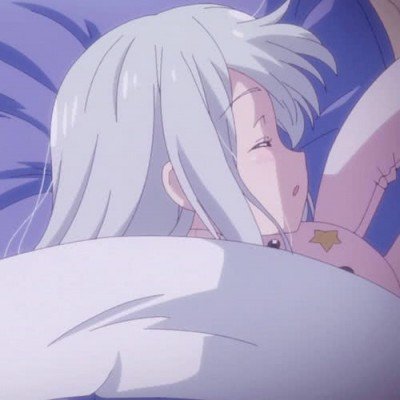 提车第1天开沟里女子淡定合影